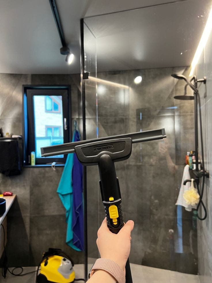 Deep cleaned kitchen with spotless countertops and appliances